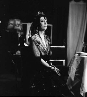 Kabarett der Komiker: Asta Nielsen; in: "Kriminalsketch Zimmer 16"; (Profil)