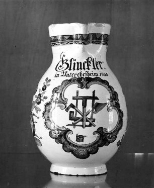 Birnkrug: Zimmerer-Werkzeuge