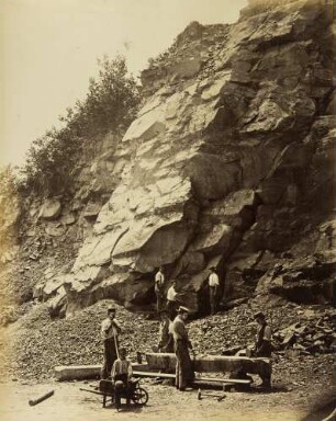 Mittelgrundstudie: Felsen und Terrain: Steinbruch mit acht Staffagen