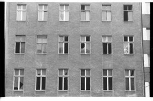 Kleinbildnegative: Besetztes Haus, Potsdamer Str. 159, 1982