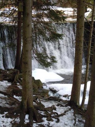 Wasserfall im Riesengebirge : Wasserfall im Nationalpark "Riesengebirge", aufgenommen bei Karpacz am 07. Februar 2011