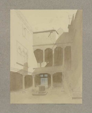 Innenhof mit Brunnen, Treppe und Loggia