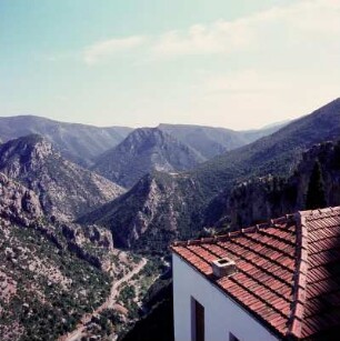 Parnon-Gebirge. Ausblick von der Moni Elonis in die wilden, straßenlosen Schluchten des westlichen Peloponnes