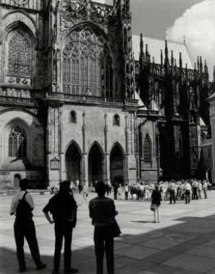 Touristenverkehr vor dem Veitsdom