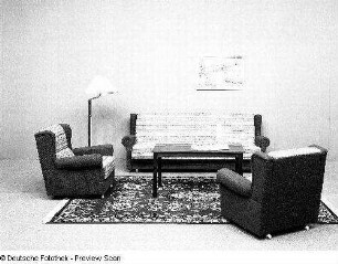 Sitzgruppe "Simone" (Modell 311) : Sitzgruppe "Simone" mit Couchtisch (1984; VEB Möbelwerk "Wilhelm Pieck" Anklam)