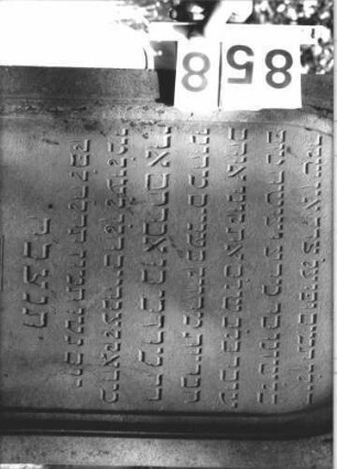 Grabstein 858 (Detailaufnahme 1)