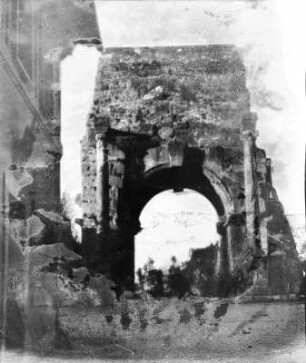 Torbau mit Rundbogen : Rom. Torbau mit Rundbogen