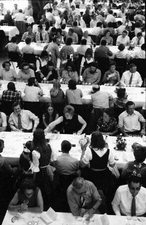 Freiburg: Kongresssaal; Große badische Weinprobe; Saal bei der Weinprobe
