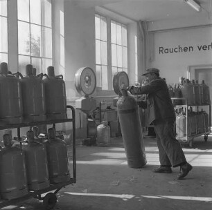 Flüssiggas-Verteilerstelle der Stadtwerke im alten Durlacher Gaswerk.