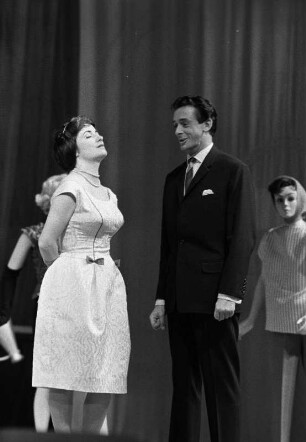 Szenenbilder aus "Messeschlager Gisela", Operette von Gerd Natschinski. Metropol-Theater Berlin, Oktober 1960