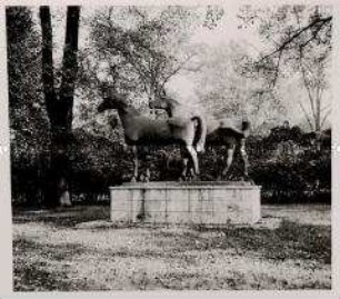 Essen, Stadtgarten, Bildhauer Philipp Harth, Figur "Pferdegruppe"
