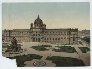Naturhistorisches Museum, Wien: Außenansicht vom Kunsthistorischen Museum aus gesehen