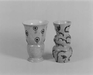 Vase mit Efeuranke : Zwei Vasen (1. H. 20. Jh./um 1925; wohl K. Feuerriegel)