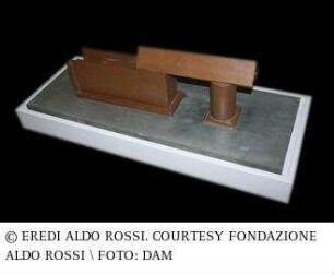 Rathausplatz und Partisanen-Denkmal in Segrate - Modell des Denkmals