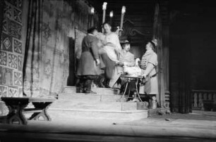 Szenenbilder aus "Die Brautschau" von J. S. Miljutin mit F. Kronström, M. Ladyka a. G., M. Dorka a. G., J. Siegl, J. Bergmann, A. Göse a. G., Metropol-Theater,