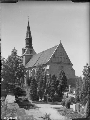 Dresden-Leubnitz-Neuostra, Ev.-Luth. Kirche und Friedhof