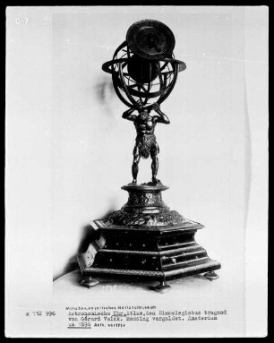 Astronomische Uhr, Atlas, den Himmelsglobus tragend