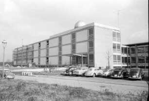 Bau des Max-Planck-Gymnasiums in Rüppurr.