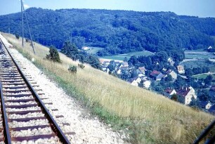 Zwischen Viadukt und Bahnhof Unterkochen: auf der Strecke Neresheim - Aalen der Härtsfeldbahn Aalen - Neresheim - Dillingen: rechts Unterkochen: Blickrichtung Neresheim