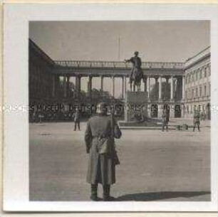 Die Soldaten Adolf Hitlers im Felde, Warschau am Pilsudskyplatz