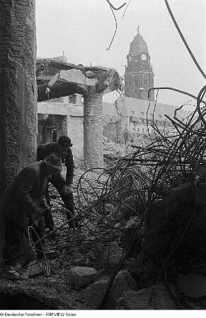 Dresden. Abriß von Ruinen zur Schaffung von Baufreiheit an der Waisenhausstraße
