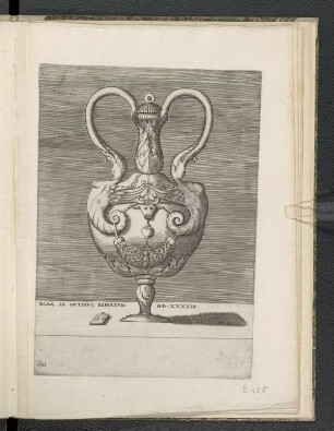 Vase mit Stierkopf