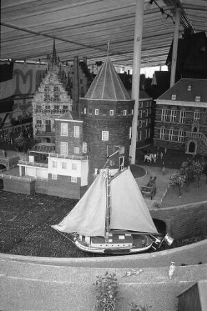 Informationsschau der Niederländischen Fremdenverkehrszentrale auf dem Rotterdamer Rheinschiff "Holland Pearl" im Karlsruher Rheinhafen
