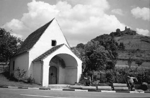 Staufen: Magdalenenkapelle mit Burg (renoviert)
