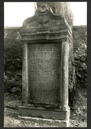 Friedhof. Grabstein der Anne Marie Lutringshausen, + 1735. Vergleich 501