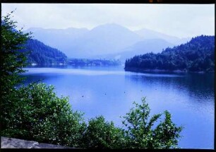 Sylvenstein-Stausee: Sylvenstein-Stausee der oberen Isar mit Karwendelgebirge