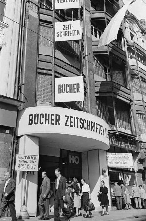 Bücher- und Zeitschriftengeschäft sowie HO "Geschäft für ausländische Messegäste" im Hansa-Haus