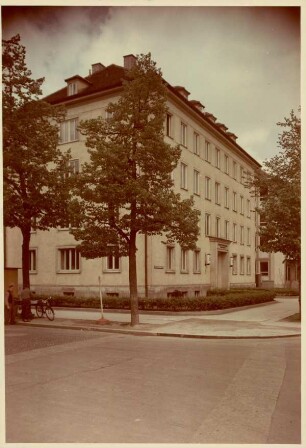 Bürohaus und Lagerplatz Philipp Holzmann AG, München, ohne Datum