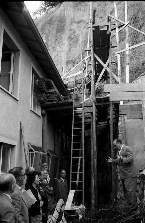 Freiburg: Bauausschuss des Stadtrates besichtigt Felsen am E-Werk am Schlossberg