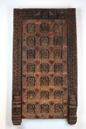 Tempelportal mit Vishnu Avataras