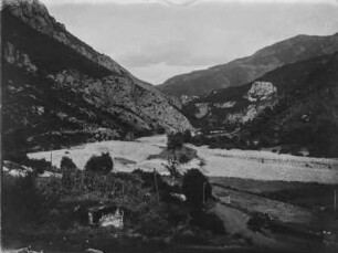 Das Flusstal des Shkumbi : Blick in das Tal des Flusses Shkumbi