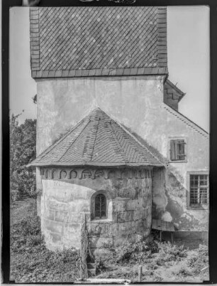 Kirche, Chorturm mit Apsis