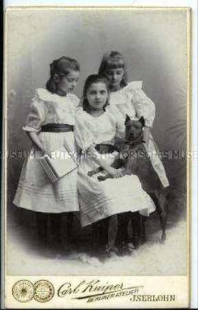 Drei weiß gekleidete Schwestern, Carte de Visite