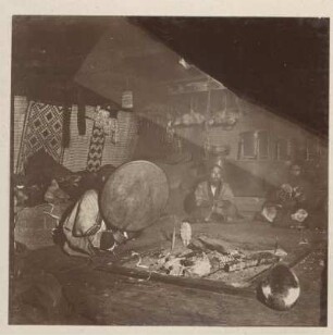 Schamane der Ainu (Sammlung Bronislaw Pilsudski, 1887-1905)