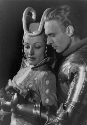 Hamburg. Deutsches Schauspielhaus. Die Schauspieler Maria Wimmer und Erich Schellow im Theaterstück "Undine" von Jean Giraudoux.