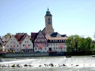Stadtansicht von Westen über Neckar mit Unterstadt sowie Stadtkirche in der Oberstadt