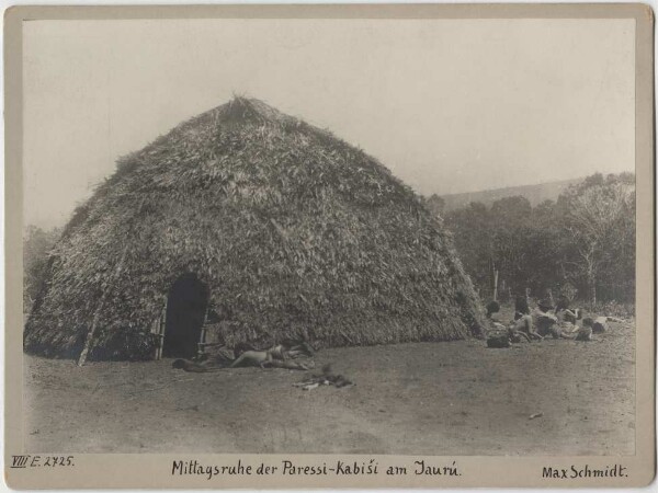 Midday rest of the Paressi-Kabiši in Uazirimi in the headwaters of the Jauru river