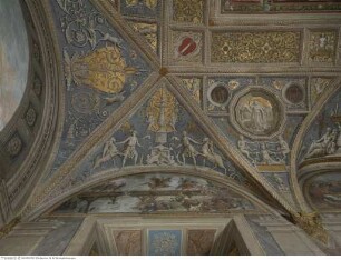 Gewölbedekoration all'antica, Grotesken mit Kandelaber, Standartenträgern und Widdern