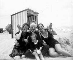 Seebad Heringsdorf, Familie am Strand