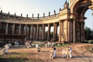 Restaurierungsarbeiten an den Kolonnaden der Universität in Potsdam am Neuen Palais
