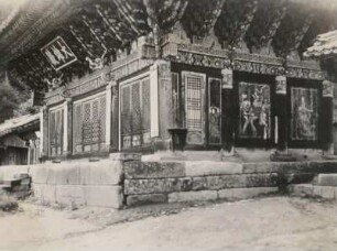 Korea. Tempel Shin kien ji (Sin ke sa). Seitenansicht des Haupteingangs
