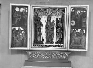 Flügelaltar aus der Alten Pfarrkirche : Flügelaltar aus der Alten Pfarrkiche. Lindenholz, geschnitzt, farbig gefasst, bemalt, teilweise vergoldet; Höhe 136 cm. Um 1450. Radibor, Kirche Maria Rosenkranzkönigin (Neue Pfarrkirche)
