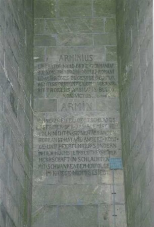Hermannsdenkmal / Inschrift im Gestein. Detmold. Hiddesen. Papierabzug