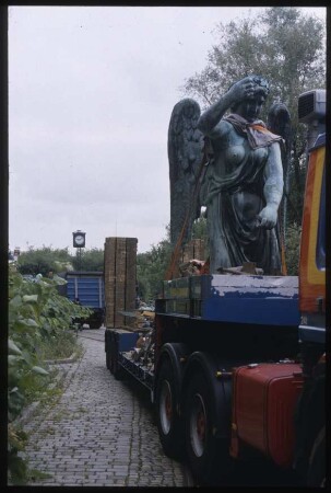 Transport der Quadriga zum Brandenburger Tor