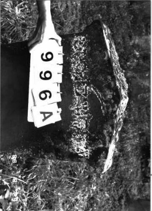 Grabstein 996 (Index: 100099062) Maße HxBxT: 106x54x9 cm: Grabstein 996A
