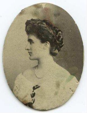Hochberg, Leonore von, geb. Gräfin von Harrach